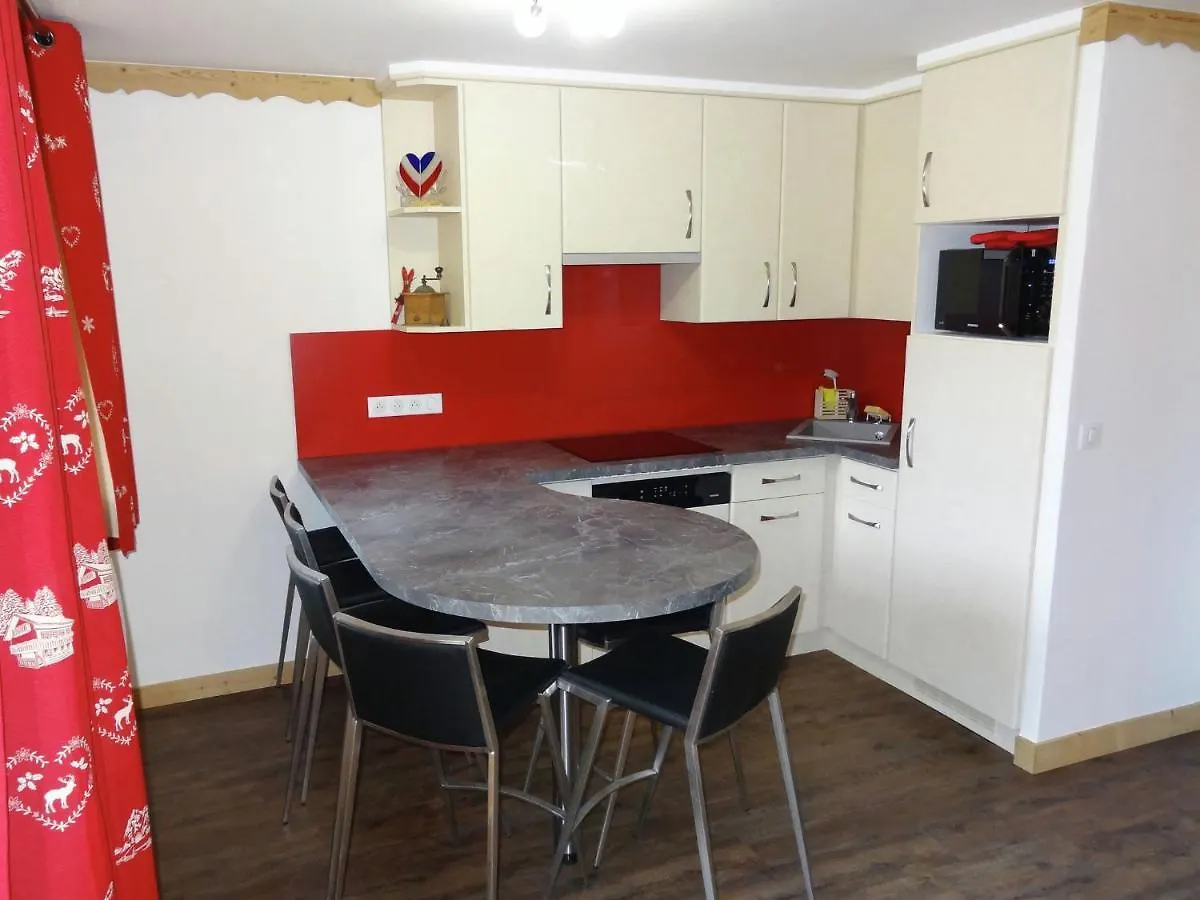 Simplistic Apartment In M Ribel Near Les 3 Vall Es Meribel